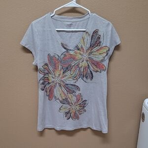 Daisy Fuentes Light Gray Floral Short Sleeve Tee 🏵
